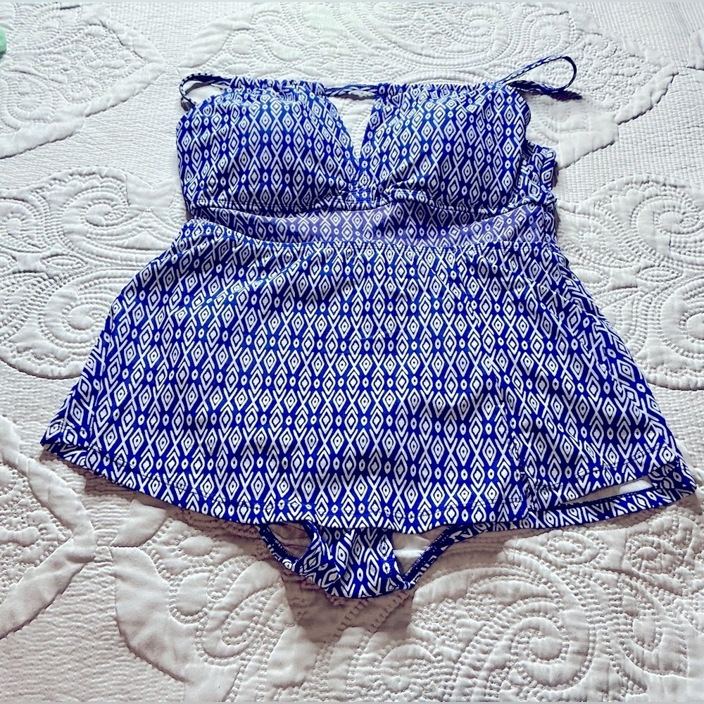 Sea y sand Blue Geometric One Piece Swimsuit with Neckline